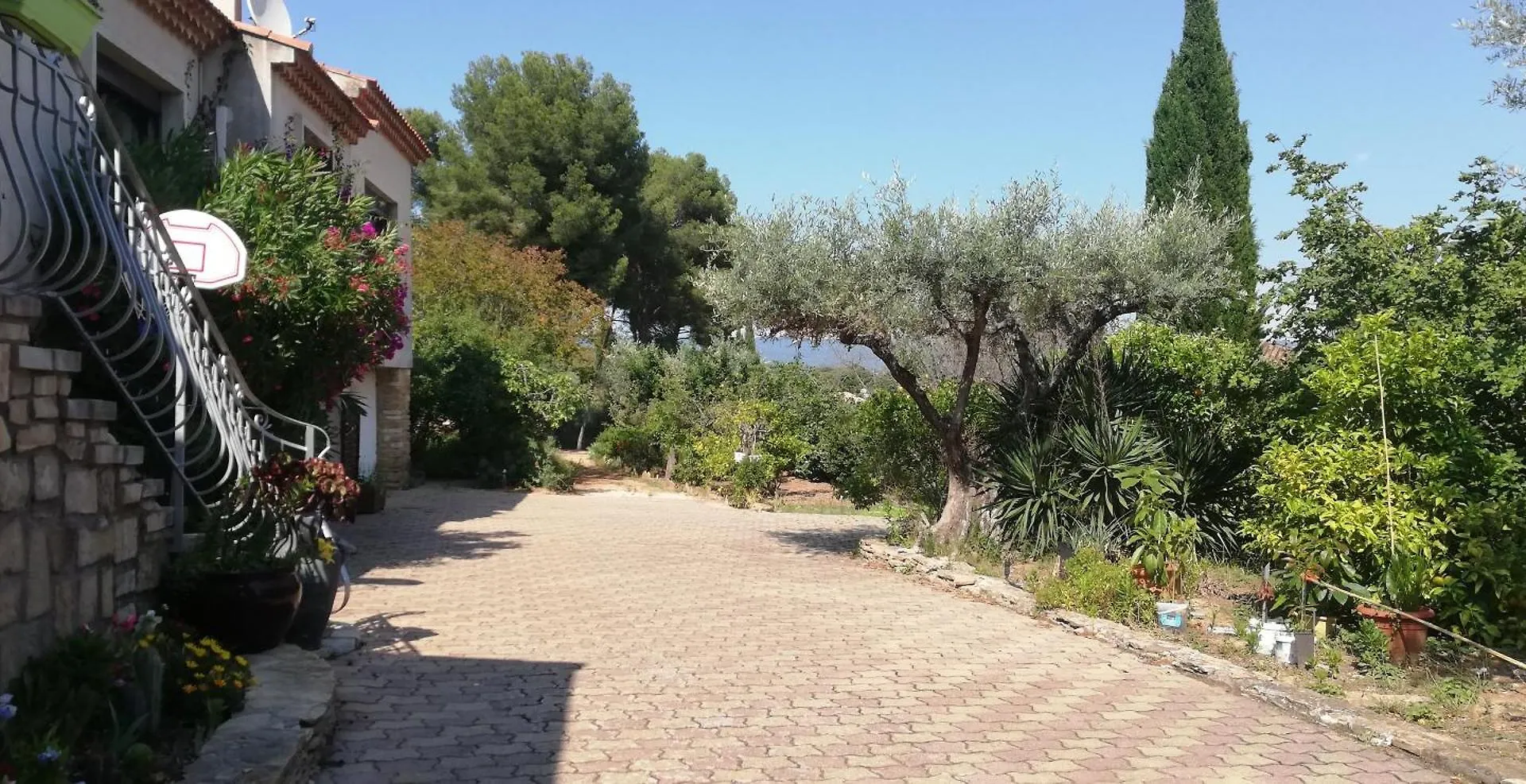 Maison Familiale Jardin Parking, 10 Min Plage, 1* Saint-Cyr-sur-Mer 0*,  France